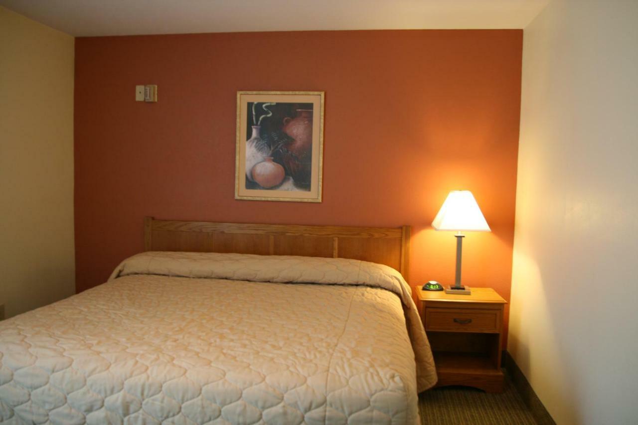 Affordable Suites Роки Маунт Екстериор снимка
